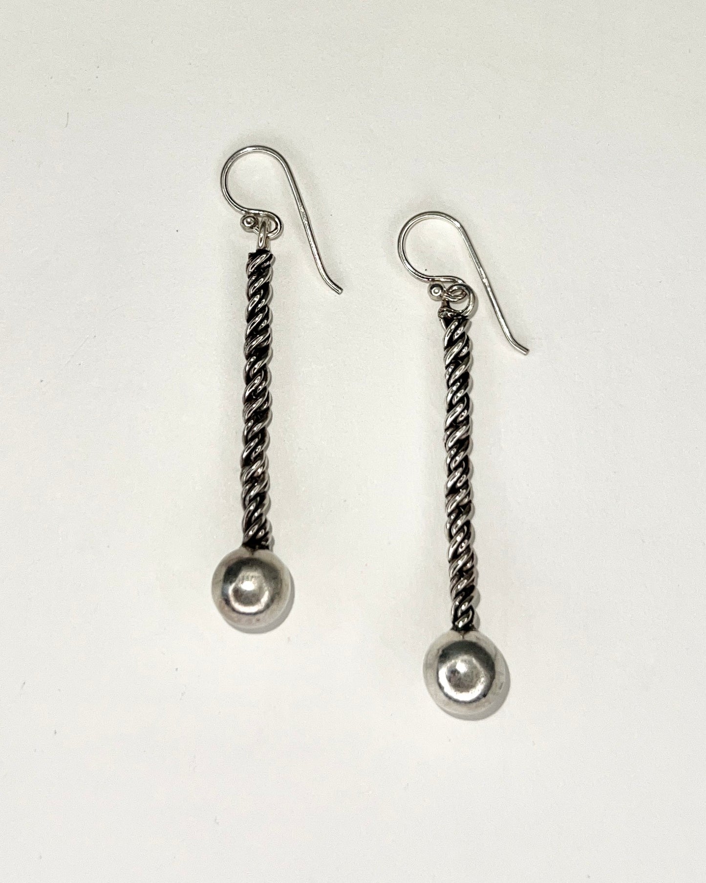 sculpted chain and silver bead earrings