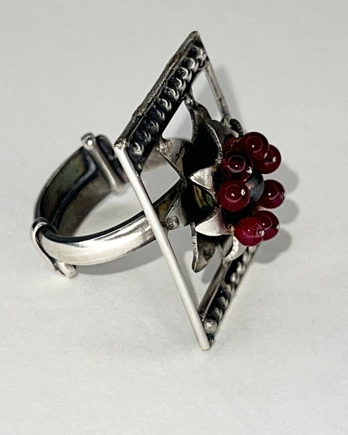 framed flower silver ring with garnet beaads