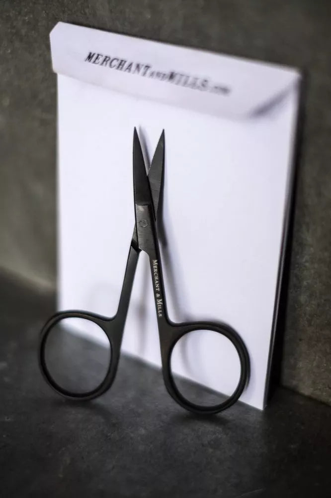 Wide Bow Scissors