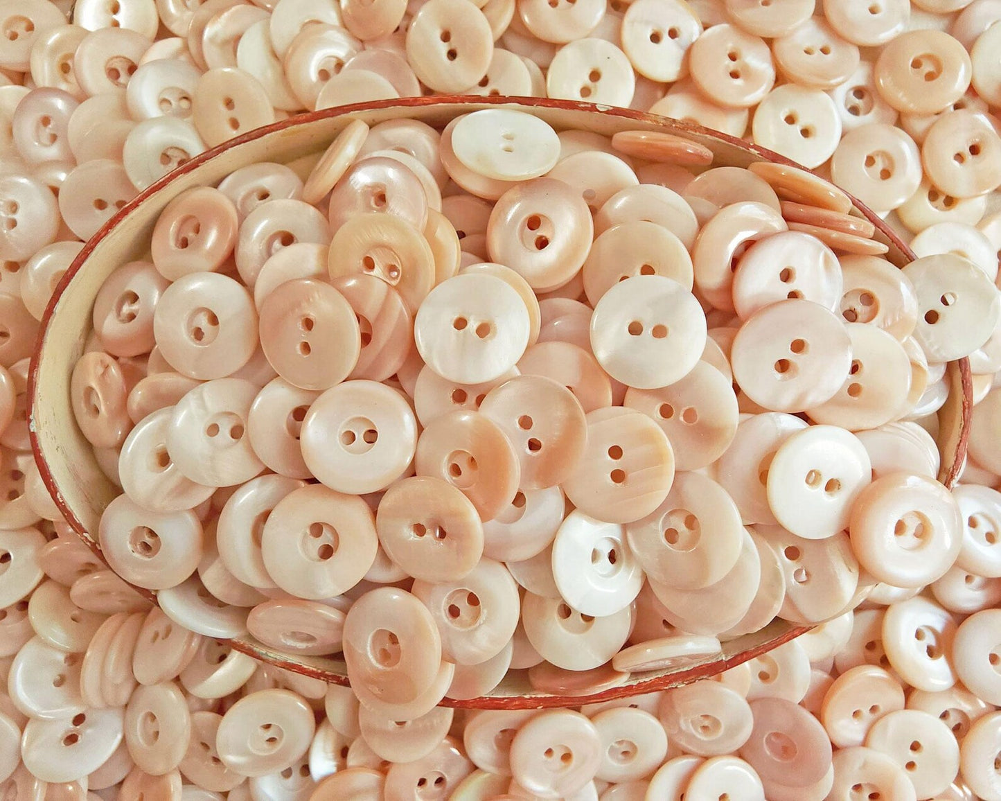 Mother of Pearl pale peach buttons